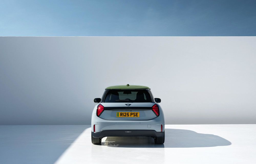 Noul Mini Cooper Paul Smith Edition, creat în colaborare cu celebrul creator de modă - Poza 31 Noul Mini Cooper Paul Smith Edition, creat în colaborare cu celebrul creator de modă - Poza 31