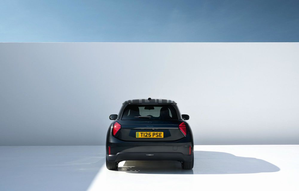 Noul Mini Cooper Paul Smith Edition, creat în colaborare cu celebrul creator de modă - Poza 35 Noul Mini Cooper Paul Smith Edition, creat în colaborare cu celebrul creator de modă - Poza 35