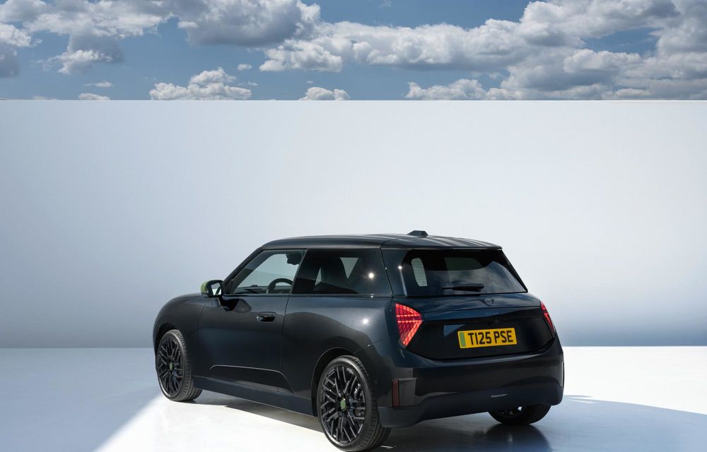 Noul Mini Cooper Paul Smith Edition, creat în colaborare cu celebrul creator de modă - Poza 38 Noul Mini Cooper Paul Smith Edition, creat în colaborare cu celebrul creator de modă - Poza 38