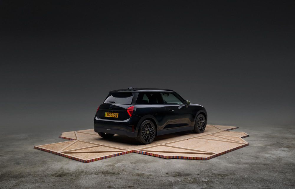 Noul Mini Cooper Paul Smith Edition, creat în colaborare cu celebrul creator de modă - Poza 45 Noul Mini Cooper Paul Smith Edition, creat în colaborare cu celebrul creator de modă - Poza 45
