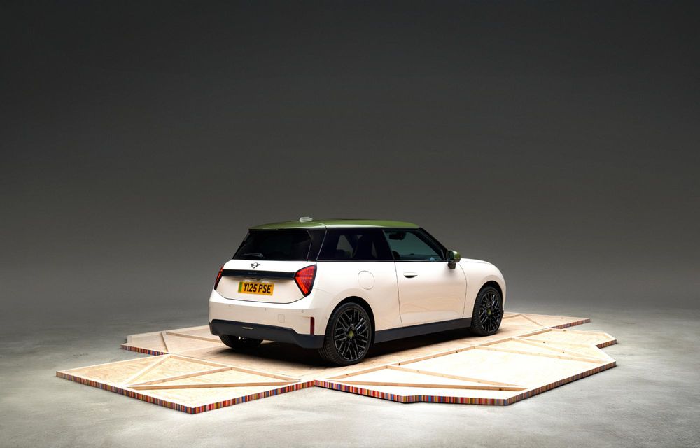 Noul Mini Cooper Paul Smith Edition, creat în colaborare cu celebrul creator de modă - Poza 52 Noul Mini Cooper Paul Smith Edition, creat în colaborare cu celebrul creator de modă - Poza 52