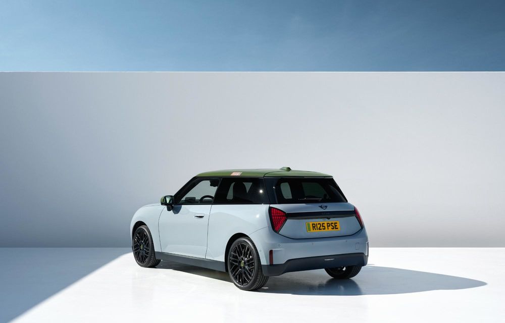 Noul Mini Cooper Paul Smith Edition, creat în colaborare cu celebrul creator de modă - Poza 30 Noul Mini Cooper Paul Smith Edition, creat în colaborare cu celebrul creator de modă - Poza 30