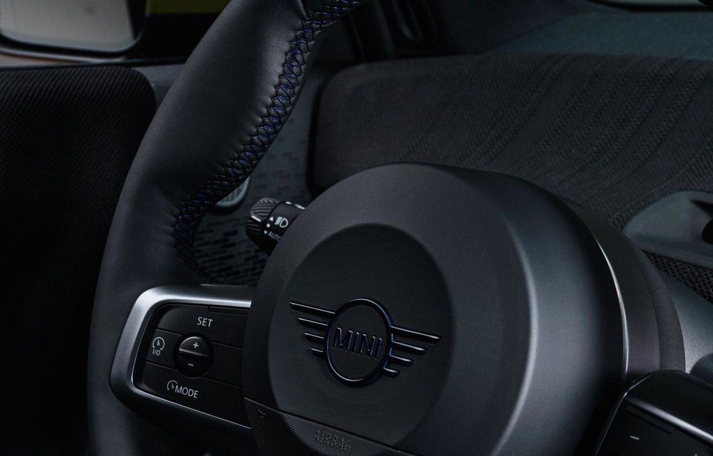 Noul Mini Cooper Paul Smith Edition, creat în colaborare cu celebrul creator de modă - Poza 12 Noul Mini Cooper Paul Smith Edition, creat în colaborare cu celebrul creator de modă - Poza 12