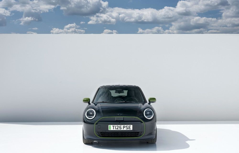 Noul Mini Cooper Paul Smith Edition, creat în colaborare cu celebrul creator de modă - Poza 37 Noul Mini Cooper Paul Smith Edition, creat în colaborare cu celebrul creator de modă - Poza 37