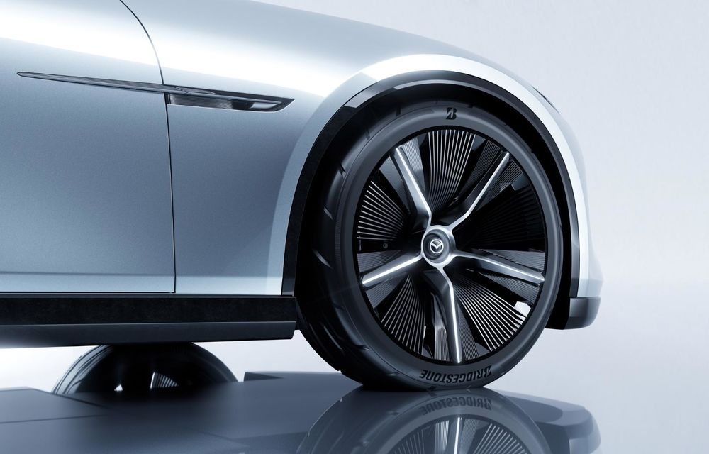 Mazda prezintă noul concept Vision X-Coupe, cu motor rotativ hibrid de 510 CP - Poza 13 Mazda prezintă noul concept Vision X-Coupe, cu motor rotativ hibrid de 510 CP - Poza 13
