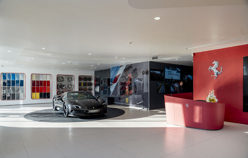 Ferrari deschide oficial reprezentanța din România. Noul Amalfi, oaspete de seamă - Poza 1