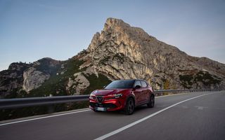 Echipare nouă pentru Alfa Romeo Junior: mai multe accente negre și tapițerie alcantara Echipare nouă pentru Alfa Romeo Junior: mai multe accente negre și tapițerie alcantara