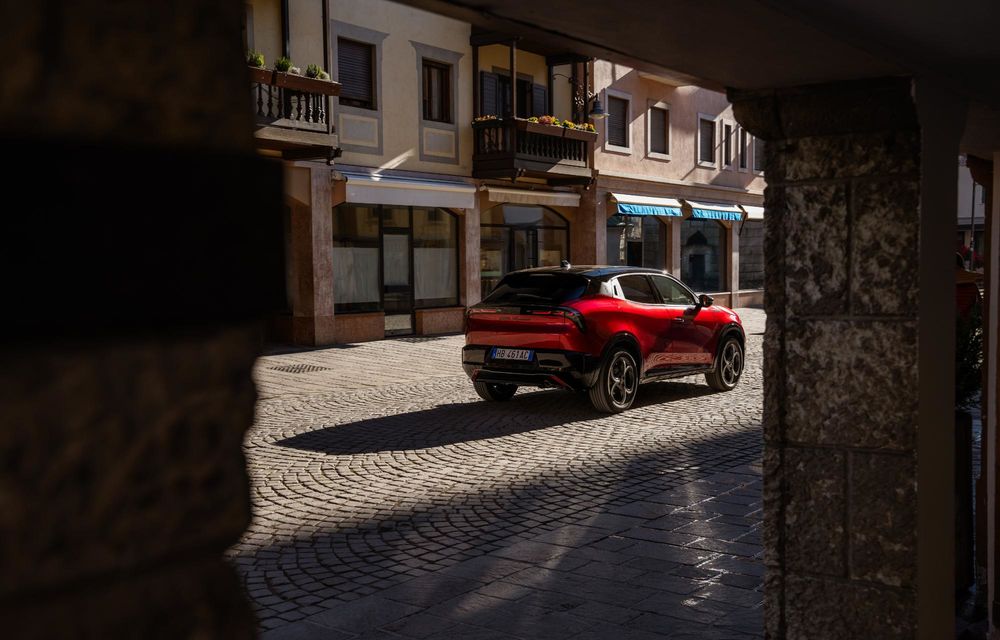 Echipare nouă pentru Alfa Romeo Junior: mai multe accente negre și tapițerie alcantara - Poza 8 Echipare nouă pentru Alfa Romeo Junior: mai multe accente negre și tapițerie alcantara - Poza 8