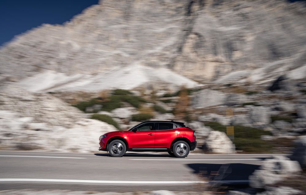 Echipare nouă pentru Alfa Romeo Junior: mai multe accente negre și tapițerie alcantara - Poza 14 Echipare nouă pentru Alfa Romeo Junior: mai multe accente negre și tapițerie alcantara - Poza 14