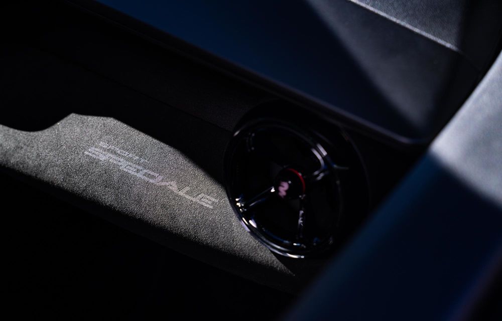 Echipare nouă pentru Alfa Romeo Junior: mai multe accente negre și tapițerie alcantara - Poza 20 Echipare nouă pentru Alfa Romeo Junior: mai multe accente negre și tapițerie alcantara - Poza 20