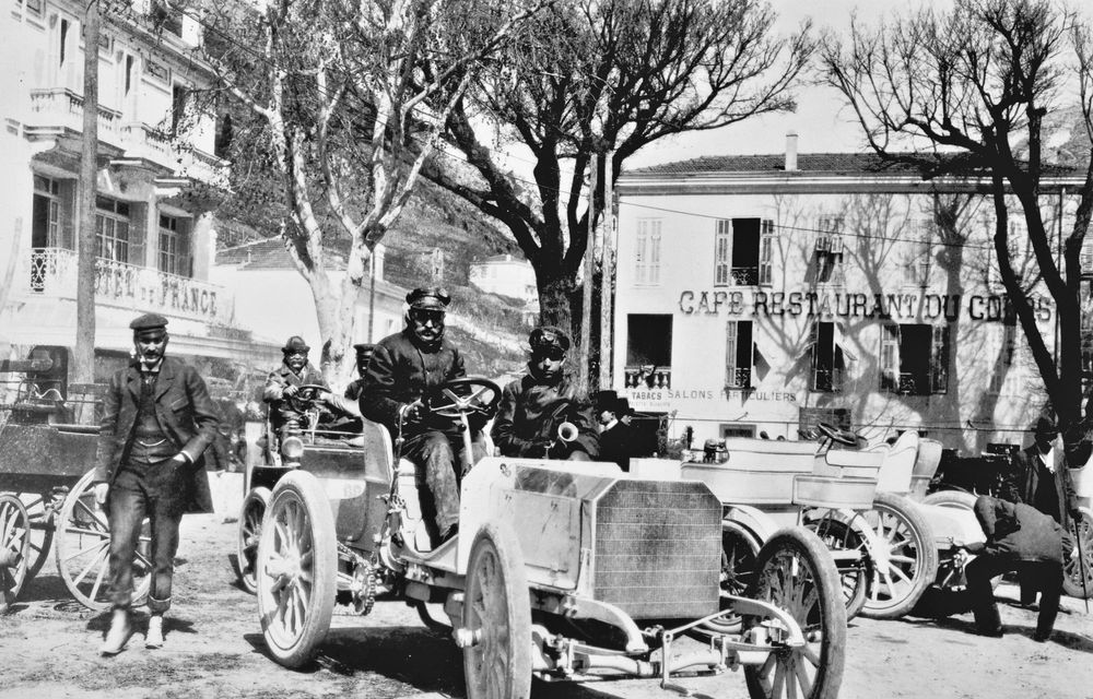 Mercedes-Benz: 125 de ani de la apariția primei mașini care poartă numele Mercedes - Poza 5 Mercedes-Benz: 125 de ani de la apariția primei mașini care poartă numele Mercedes - Poza 5