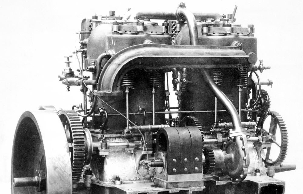 Mercedes-Benz: 125 de ani de la apariția primei mașini care poartă numele Mercedes - Poza 7 Mercedes-Benz: 125 de ani de la apariția primei mașini care poartă numele Mercedes - Poza 7