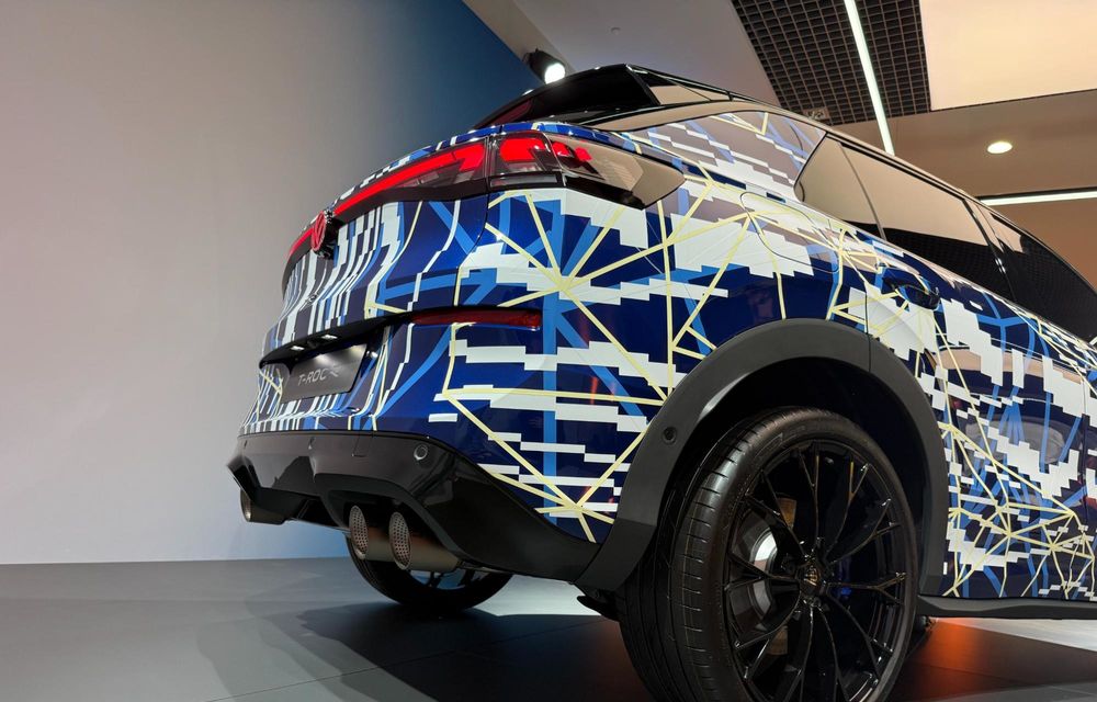 Imagini noi cu viitorul Volkswagen T-Roc R: motor mild-hybrid de 333 CP - Poza 6 Imagini noi cu viitorul Volkswagen T-Roc R: motor mild-hybrid de 333 CP - Poza 6