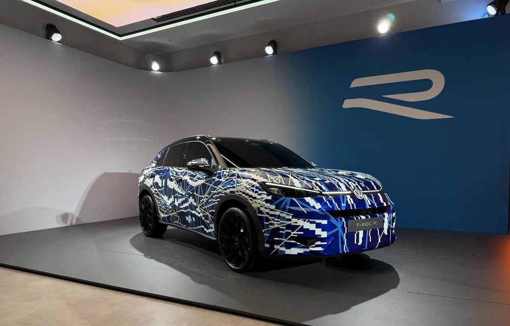 Imagini noi cu viitorul Volkswagen T-Roc R: motor mild-hybrid de 333 CP - Poza 1 Imagini noi cu viitorul Volkswagen T-Roc R: motor mild-hybrid de 333 CP - Poza 1