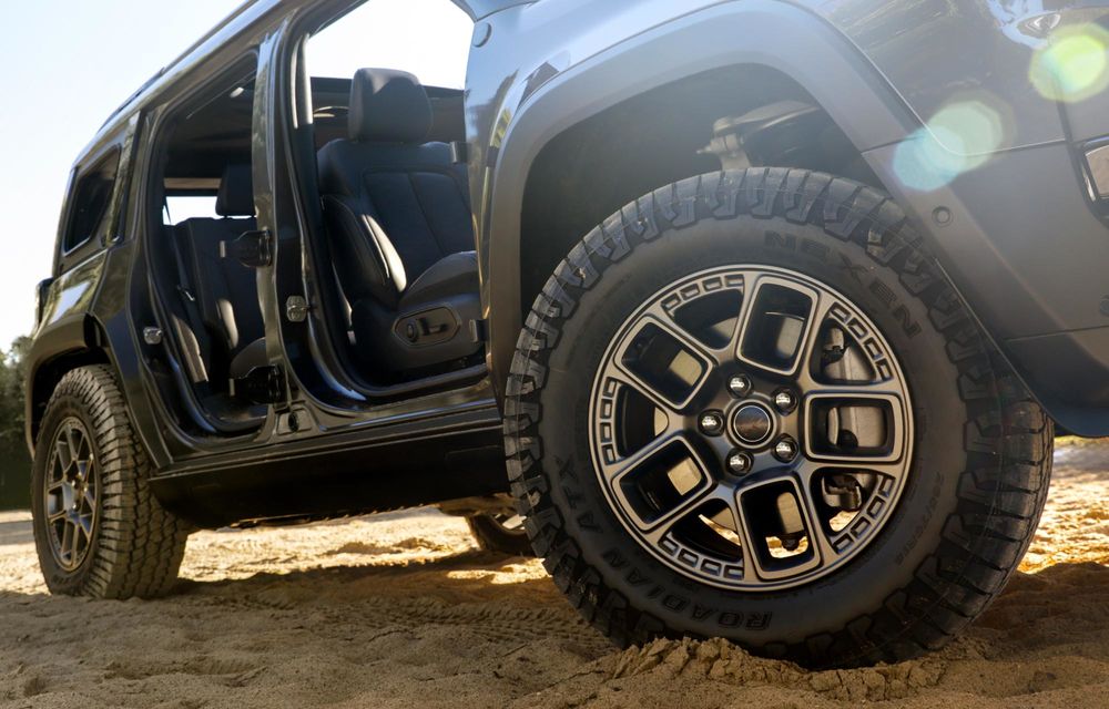 Noul Jeep Recon, un SUV electric cu 650 cai putere și uși detașabile - Poza 10 Noul Jeep Recon, un SUV electric cu 650 cai putere și uși detașabile - Poza 10