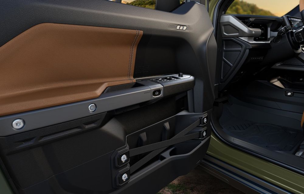 Noul Jeep Recon, un SUV electric cu 650 cai putere și uși detașabile - Poza 19 Noul Jeep Recon, un SUV electric cu 650 cai putere și uși detașabile - Poza 19