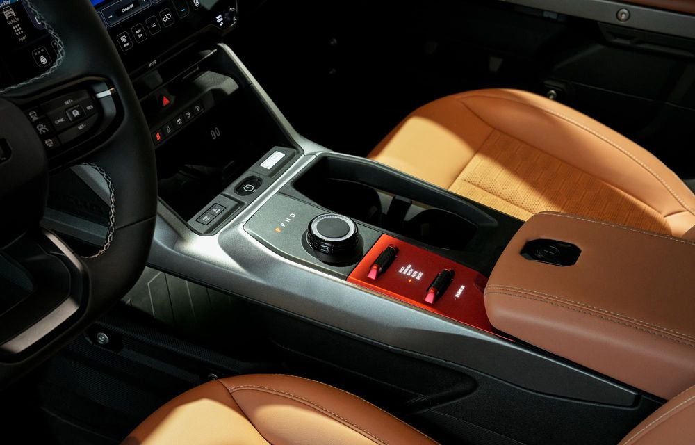 Noul Jeep Recon, un SUV electric cu 650 cai putere și uși detașabile - Poza 26 Noul Jeep Recon, un SUV electric cu 650 cai putere și uși detașabile - Poza 26