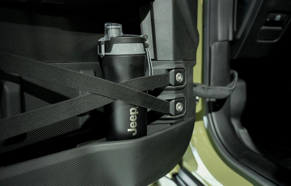 Noul Jeep Recon, un SUV electric cu 650 cai putere și uși detașabile - Poza 28 Noul Jeep Recon, un SUV electric cu 650 cai putere și uși detașabile - Poza 28
