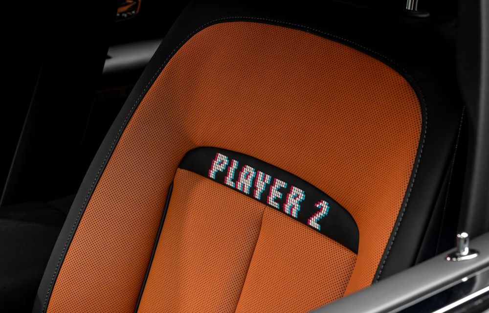 Rolls-Royce Black Badge Ghost Gamer: exemplar unicat inspirat de jocurile video din anii '80 - Poza 4