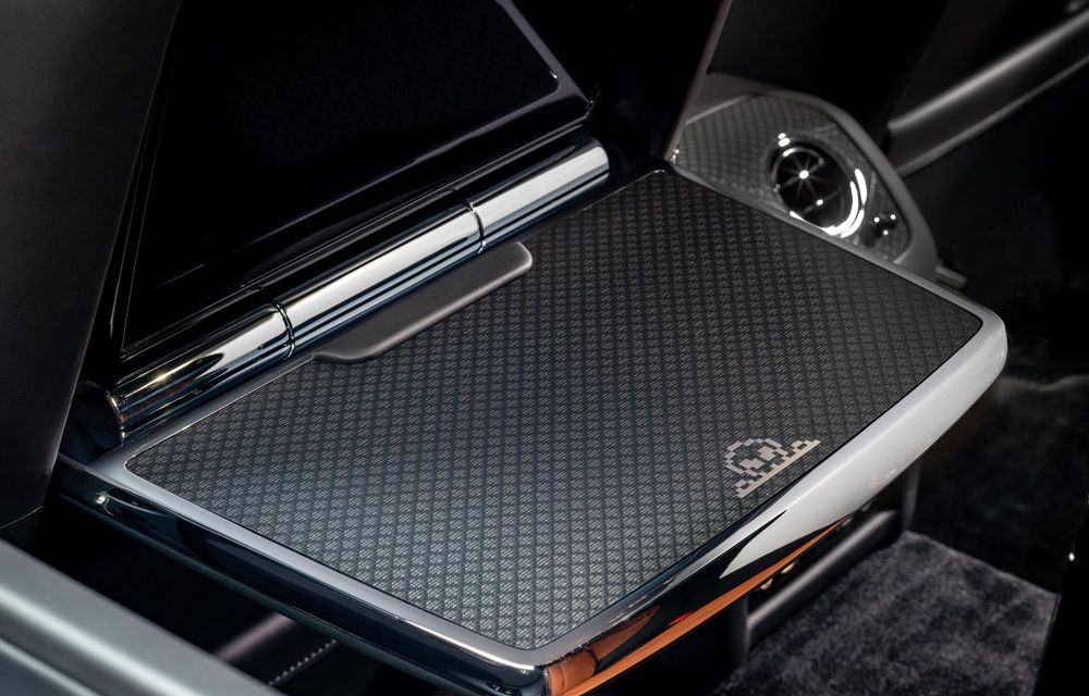 Rolls-Royce Black Badge Ghost Gamer: exemplar unicat inspirat de jocurile video din anii '80 - Poza 7