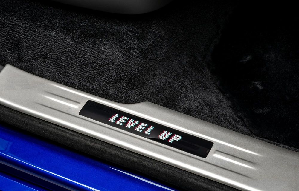 Rolls-Royce Black Badge Ghost Gamer: exemplar unicat inspirat de jocurile video din anii '80 - Poza 8