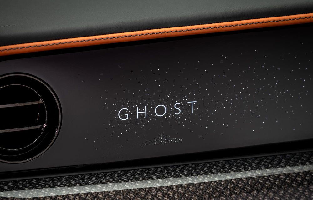 Rolls-Royce Black Badge Ghost Gamer: exemplar unicat inspirat de jocurile video din anii '80 - Poza 10