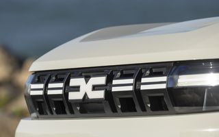 FOTOSPION: Primele imagini cu viitoarea Dacia C-Neo, un viitor rival pentru Skoda Octavia