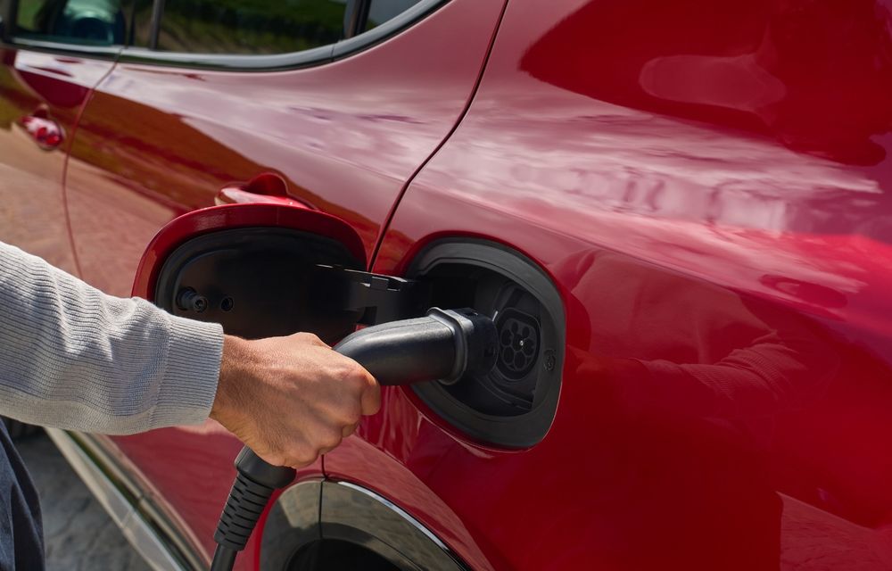 În premieră, vânzările de mașini plug-in hybrid le-au depăsit pe cele diesel în Europa - Poza 1