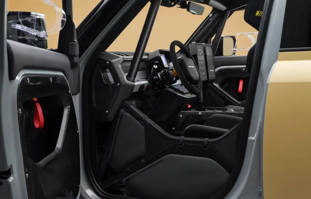 Land Rover a dezvăluit modelul Defender care va concura în Raliul Dakar - Poza 7