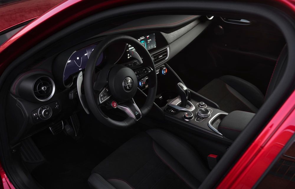 Noile Alfa Romeo Giulia și Stelvio Quadrifoglio Collezione: ediție specială produsă în 63 de exemplare - Poza 13
