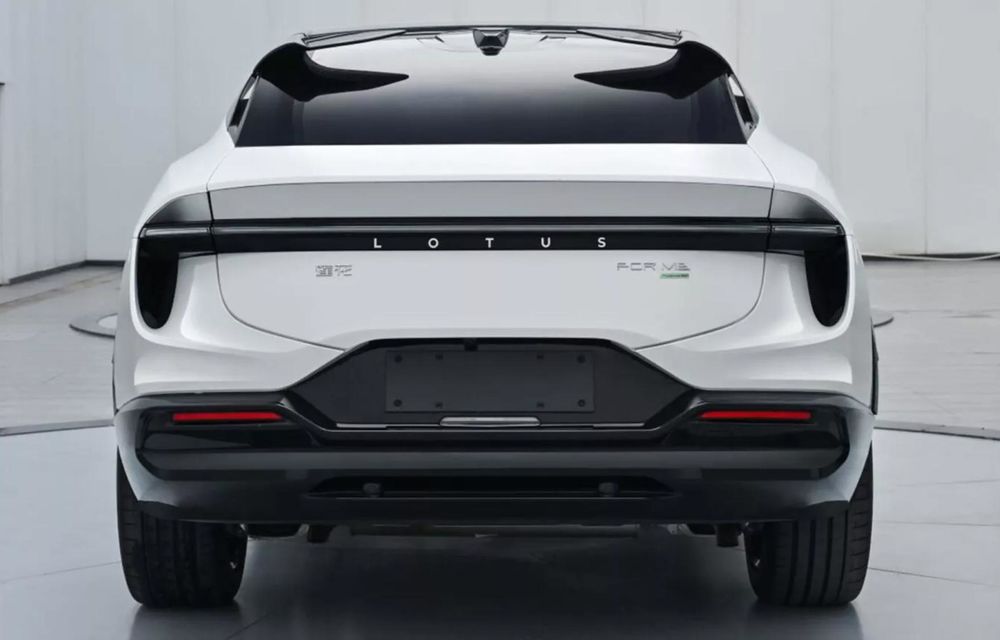 Primele imagini cu noul Lotus PHEV, primul SUV hibrid al mărcii - Poza 2 Primele imagini cu noul Lotus PHEV, primul SUV hibrid al mărcii - Poza 2
