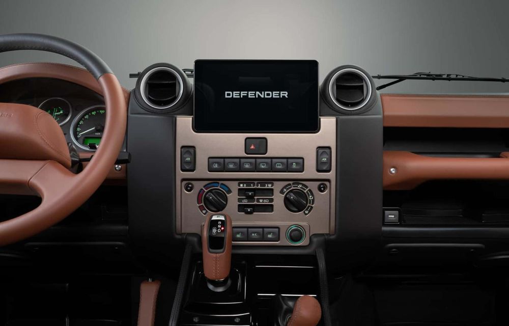 Land Rover readuce pe piață clasicul Defender: culori noi, preluate de la Defender OCTA - Poza 11 Land Rover readuce pe piață clasicul Defender: culori noi, preluate de la Defender OCTA - Poza 11