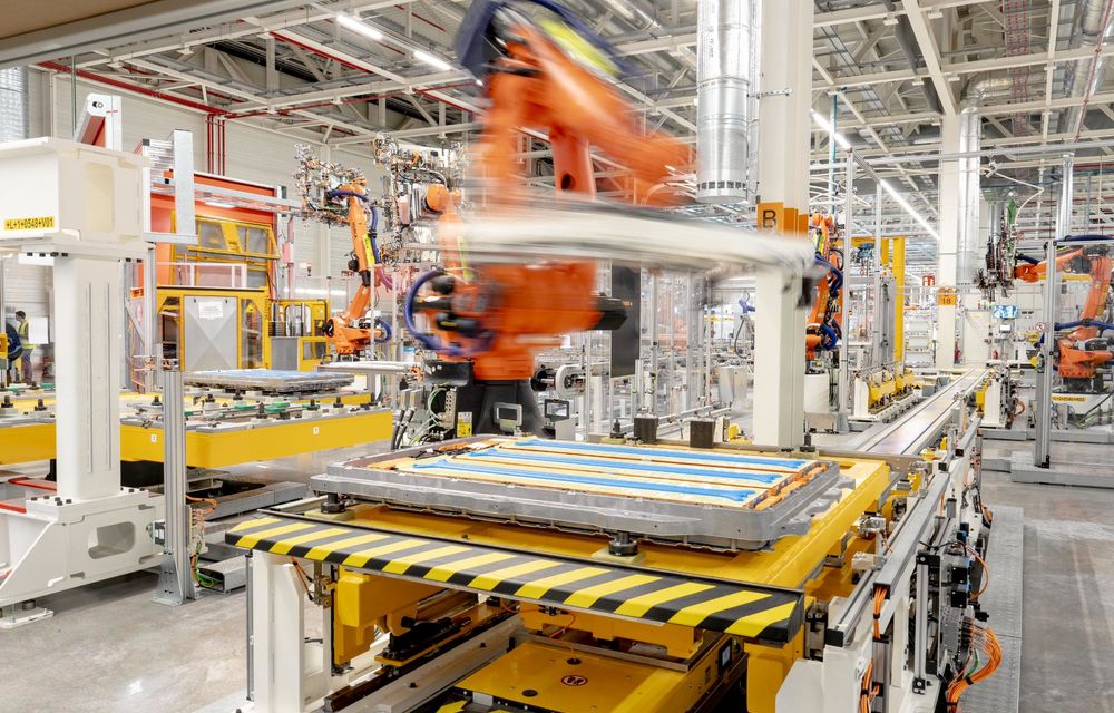 Seat și Cupra inaugurează uzina de baterii din Barcelona: 1.200 de baterii produse zilnic - Poza 3