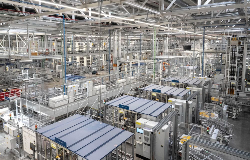 Seat și Cupra inaugurează uzina de baterii din Barcelona: 1.200 de baterii produse zilnic - Poza 4