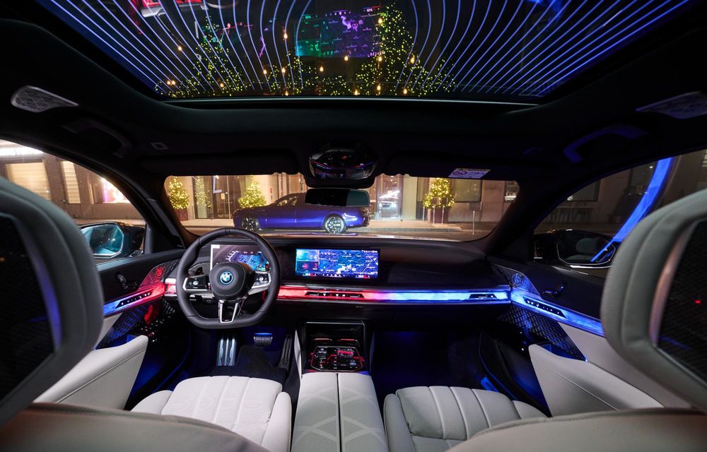Două exemplare speciale BMW Seria 7 expuse în București: vopsea de 22.000 de euro - Poza 5 Două exemplare speciale BMW Seria 7 expuse în București: vopsea de 22.000 de euro - Poza 5