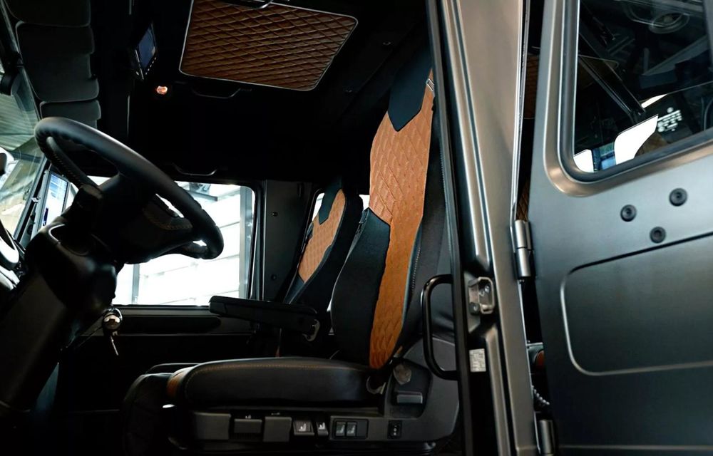 Mercedes-Benz a construit cel mai luxos Unimog pentru a sărbători 80 de ani - Poza 8 Mercedes-Benz a construit cel mai luxos Unimog pentru a sărbători 80 de ani - Poza 8