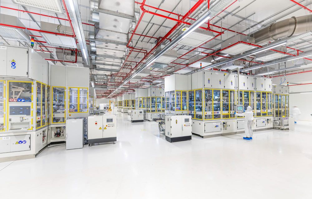 Volkswagen a început să producă baterii la noua sa uzină din Germania - Poza 2
