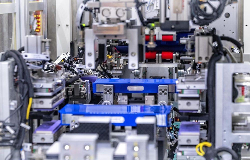 Volkswagen a început să producă baterii la noua sa uzină din Germania - Poza 3