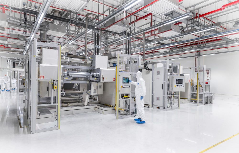 Volkswagen a început să producă baterii la noua sa uzină din Germania - Poza 5