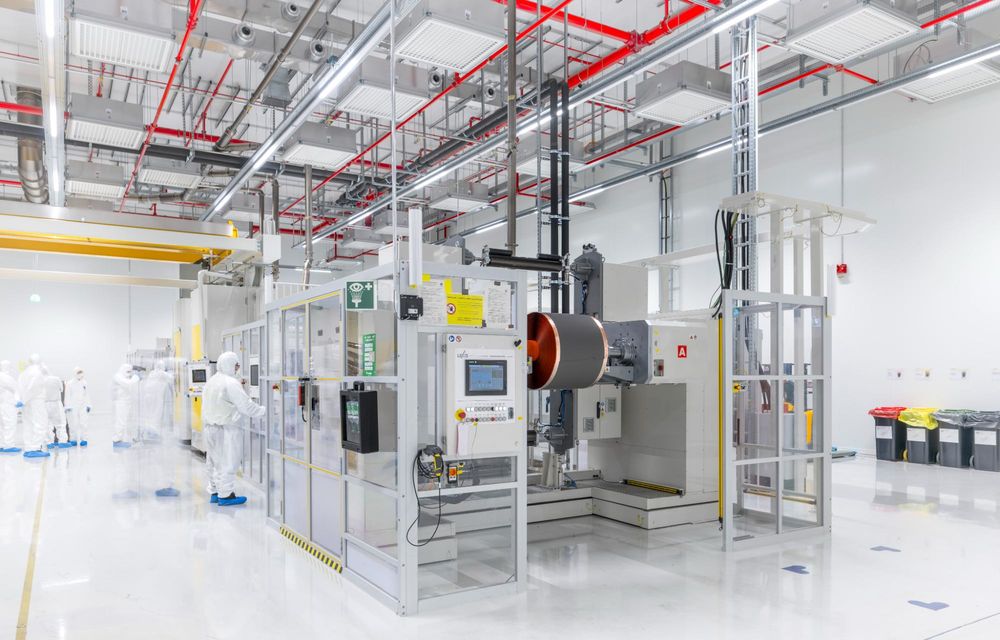 Volkswagen a început să producă baterii la noua sa uzină din Germania - Poza 6