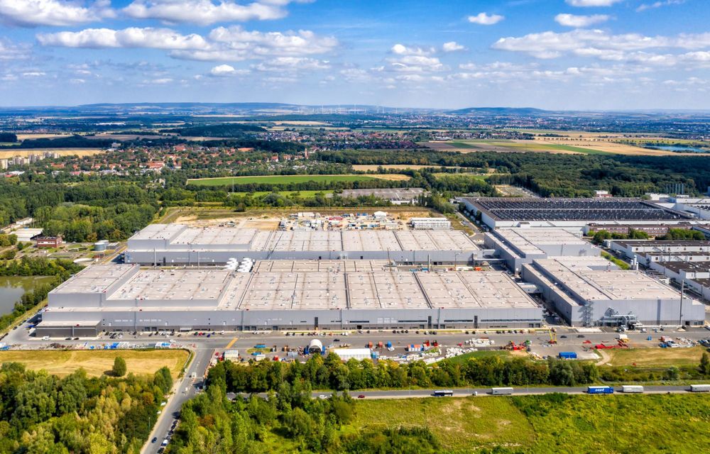 Volkswagen a început să producă baterii la noua sa uzină din Germania - Poza 7