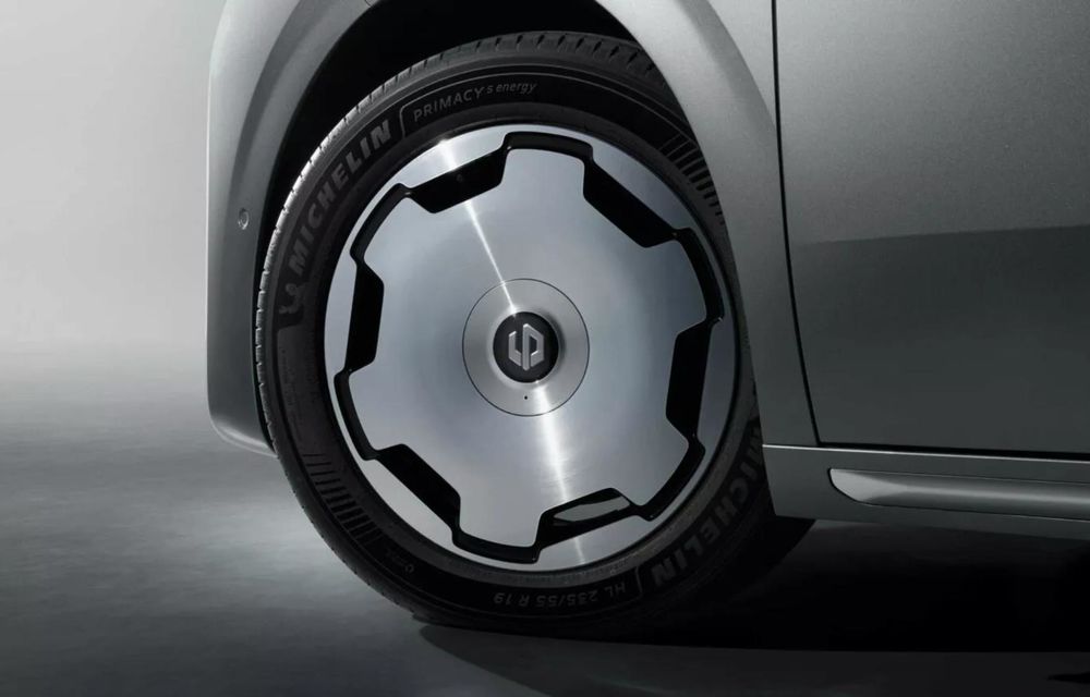 Noul Leapmotor D99, primul monovolum electric al mărcii chineze - Poza 9