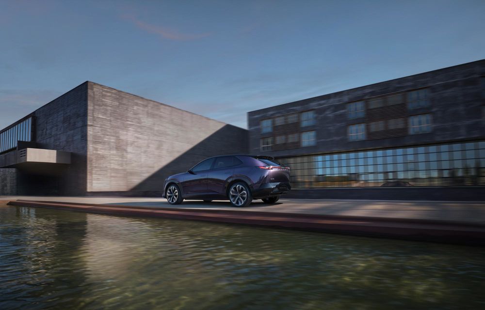 Noua Mazda CX-6e: SUV electric cu autonomie de 484 kilometri - Poza 8