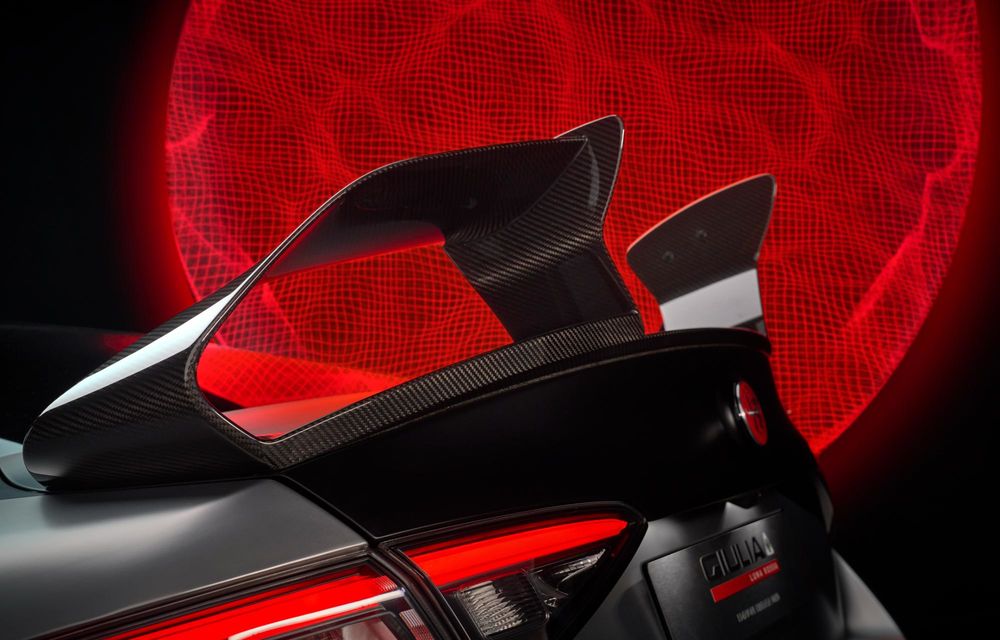 Noua Alfa Romeo Giulia Quadrifoglio Luna Rossa: ediție limitată la 10 exemplare - Poza 8