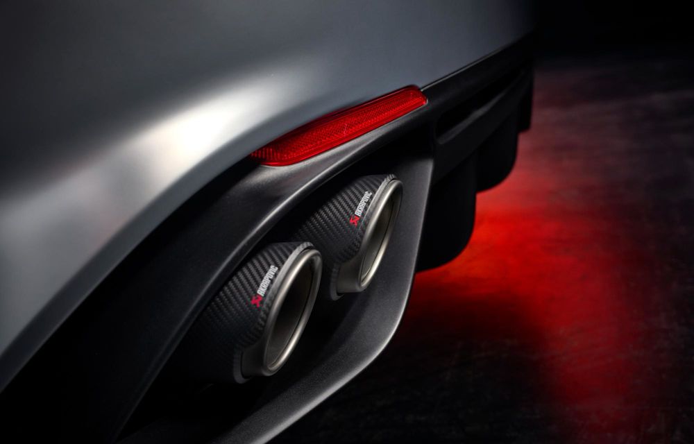 Noua Alfa Romeo Giulia Quadrifoglio Luna Rossa: ediție limitată la 10 exemplare - Poza 9