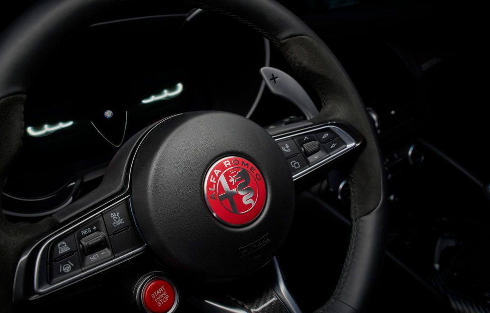 Noua Alfa Romeo Giulia Quadrifoglio Luna Rossa: ediție limitată la 10 exemplare - Poza 14