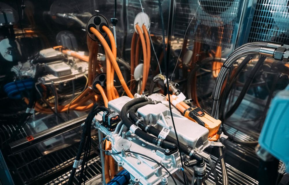 OFICIAL: Viitorul BMW M3 electric va avea 4 motoare și baterie de peste 100 kW - Poza 6 OFICIAL: Viitorul BMW M3 electric va avea 4 motoare și baterie de peste 100 kW - Poza 6