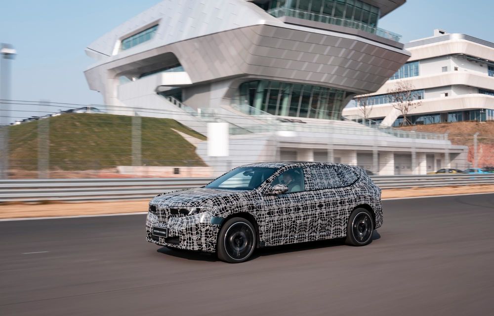 BMW: primele imagini cu noua variantă alungită a lui iX3, pentru piața din China - Poza 4 BMW: primele imagini cu noua variantă alungită a lui iX3, pentru piața din China - Poza 4