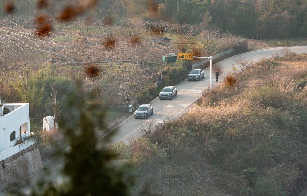 BMW: primele imagini cu noua variantă alungită a lui iX3, pentru piața din China - Poza 72 BMW: primele imagini cu noua variantă alungită a lui iX3, pentru piața din China - Poza 72