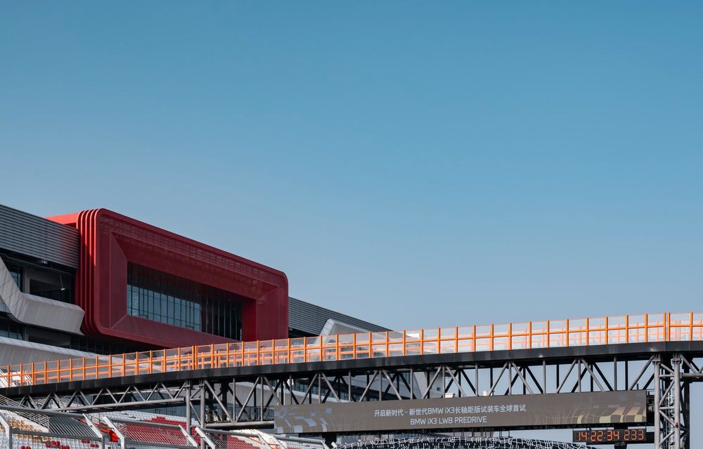 BMW: primele imagini cu noua variantă alungită a lui iX3, pentru piața din China - Poza 52 BMW: primele imagini cu noua variantă alungită a lui iX3, pentru piața din China - Poza 52